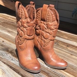 Heeled cowgirl boots